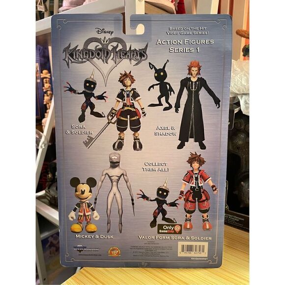 Kingdom Hearts Diamond Select Toys Valor Form Sora GameStop Exclusive - Picture 4 of 5